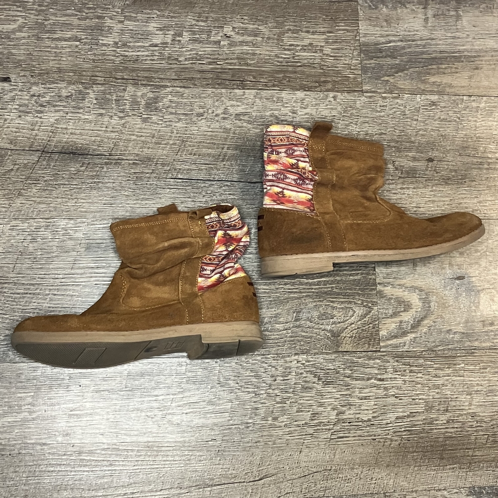 Toms Boots With Colorful Aztec Pattern - Picture 2 of 6